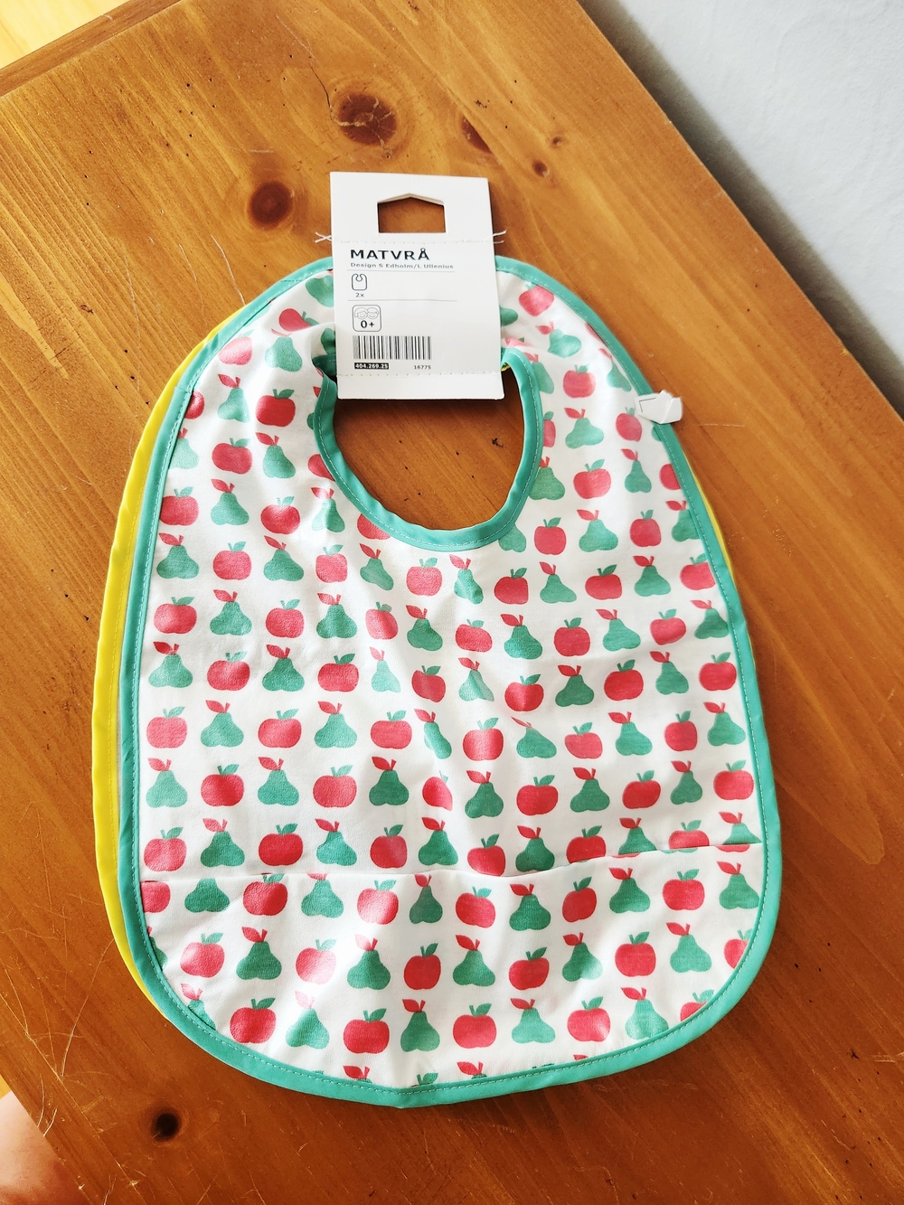 NWT Ikea Bibs in Apple & Pear Print